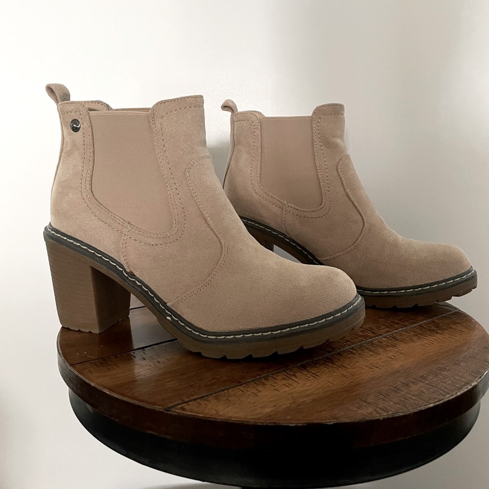 Boutique Boots - Cream/Tan